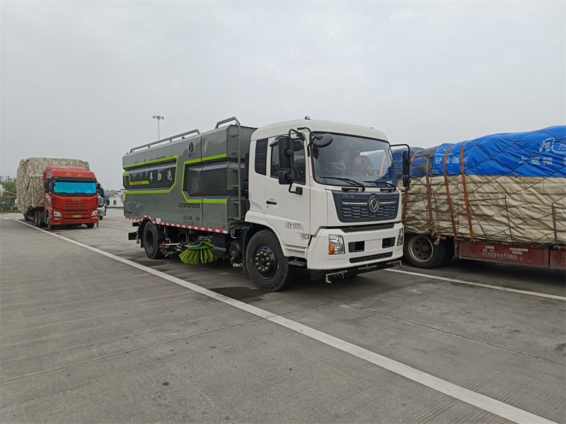 東風(fēng)天錦康明斯230匹馬力清掃車(chē)-東風(fēng)天錦洗掃車(chē)廠家介紹 東風(fēng)天錦康明斯230匹馬力清掃車(chē)-東風(fēng)天錦洗掃車(chē)廠家介紹