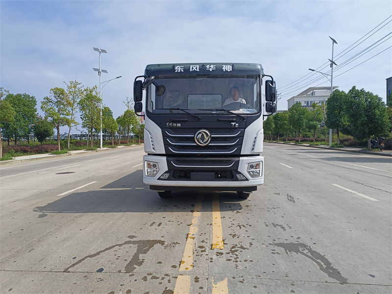 東風(fēng)12方灑水車(chē)-12噸灑水車(chē) 東風(fēng)12方灑水車(chē)-12噸灑水車(chē)